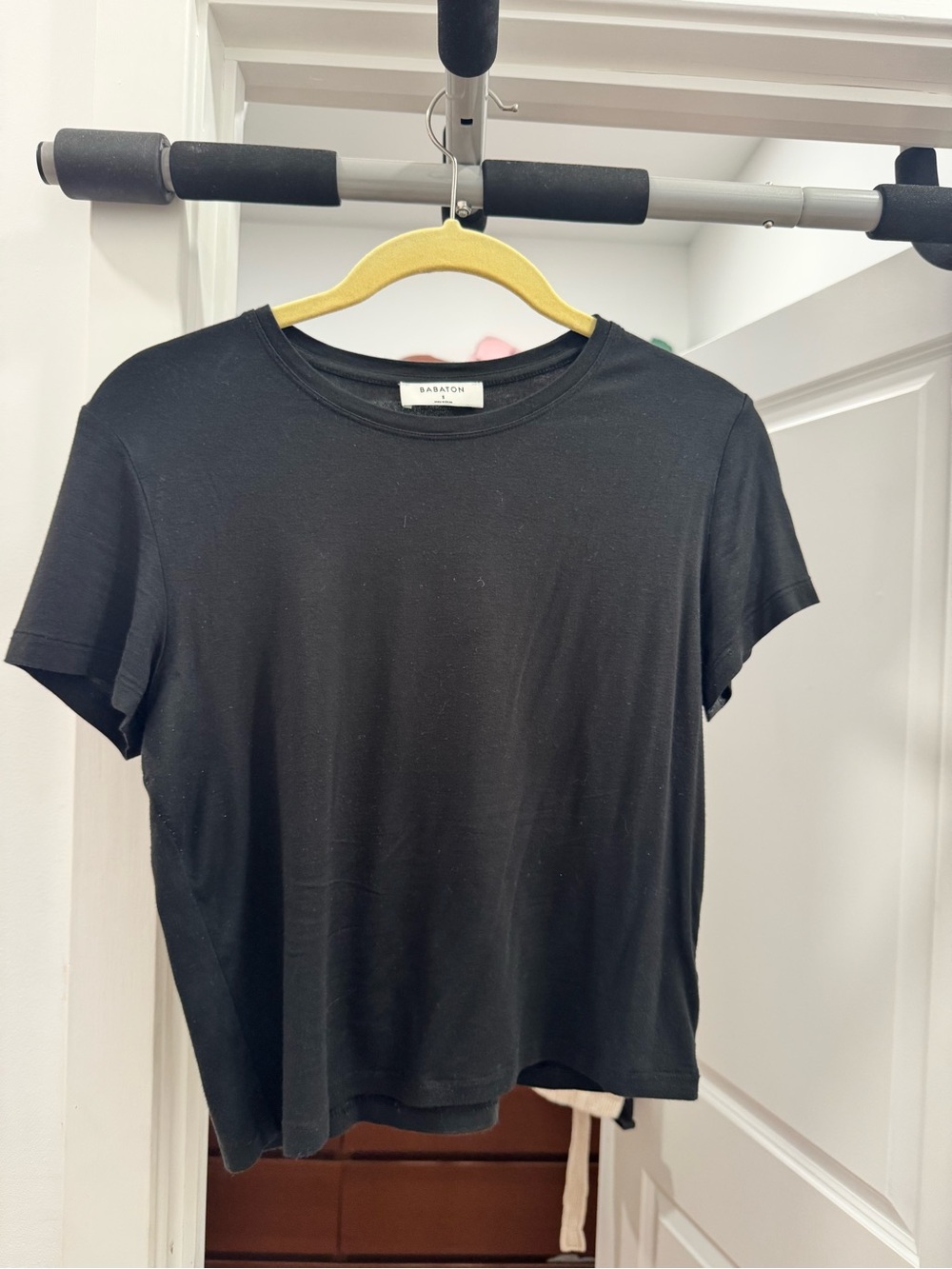 Aritzia Babaton Black Short Sleeve Crew Tee